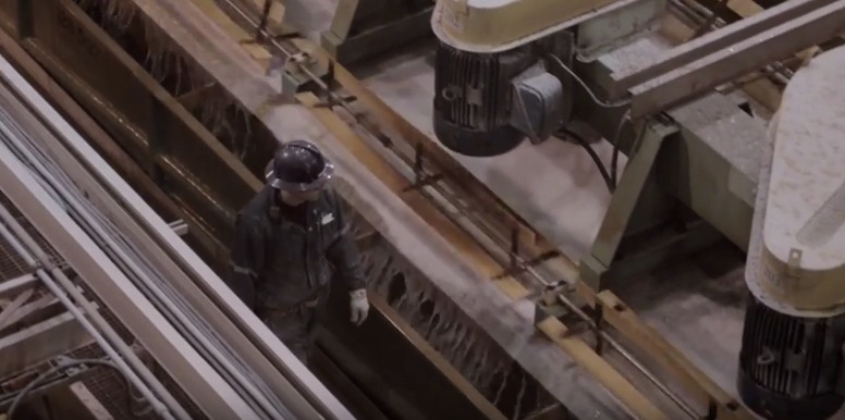 A PotashCorp employee supervises the flotation stage of the milling process at a PotashCorp facility in Saskatchewan's Qu'Appelle River watershed. Source: PotashCorp