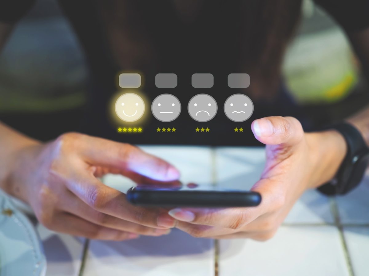 happy business women holding the smartphone with a checked box on