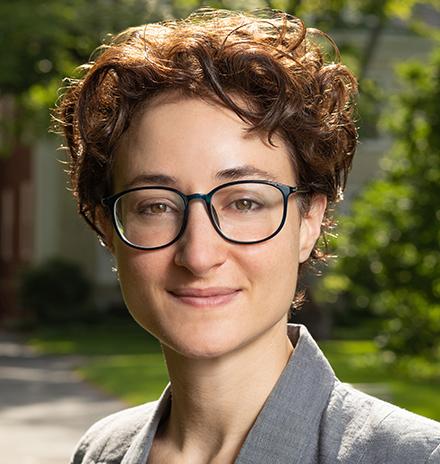 Headshot of Zoe Cullen